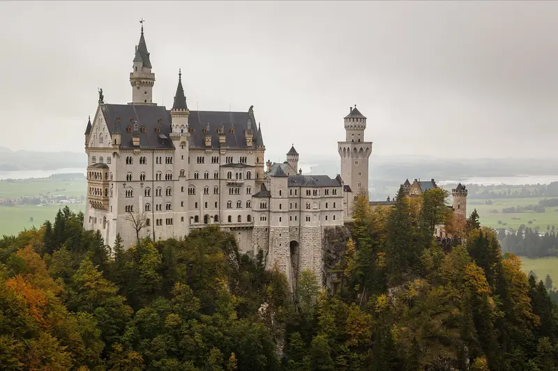 Autumn foliage at Neuschwanstein Castle
